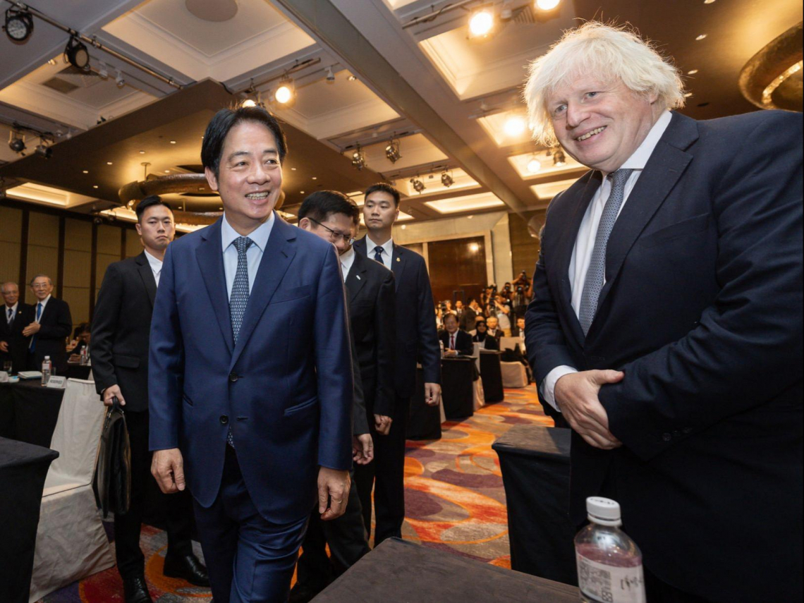 英國前首相強生首度訪台，昔力挺台灣！賴清德預告：明年國防預算將達GDP 3%以上目標